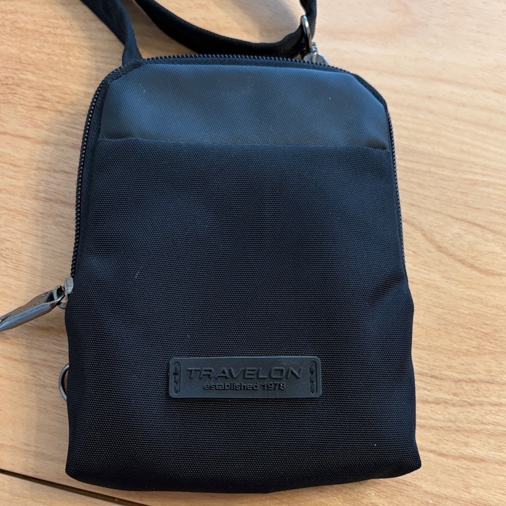Travelon Black Anti-Theft Metro Stadium Mini Crossbody Bag.